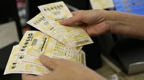 خاف من زوجته.. فربح 528 مليون دولار!