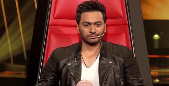 بالفيديو - تامر حسني يحقق حلم طفل مصري.. شاهدوا رد فعله العفوي