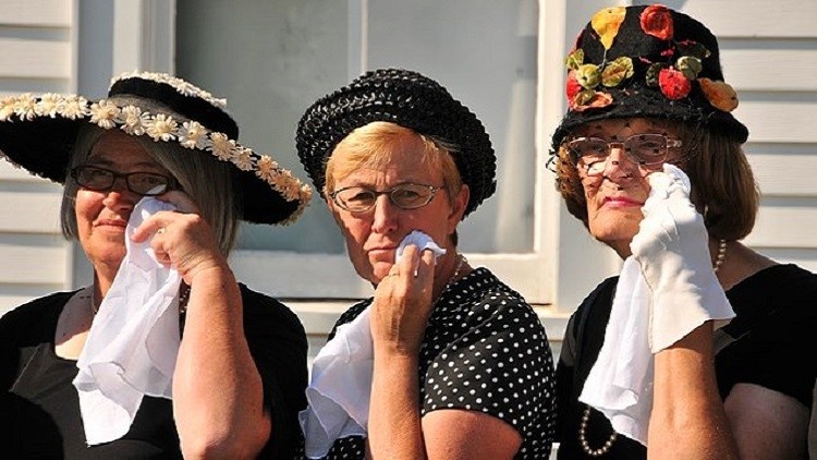 بالصور - المهن العشر الأكثر غرابة في العالم... الثامنة ستصدمكم