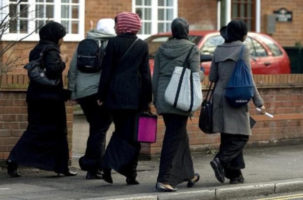 برنامج لتعليم مسلمات بريطانيا اللغة الإنكليزية لمواجهة «الممارسات المتخلفة»