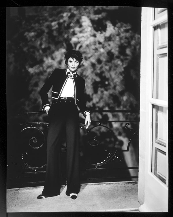 الحملة الإعلانية لمجموعة الأزياء الجاهزة لربيع وصيف 1995