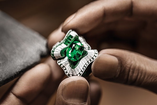 مجموعة Soie Dior من Dior JOAILLERIE تموّجات الجواهر