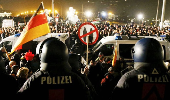 رجل دين يحمّل مسؤولية أعمال التحرّش في كولونيا الألمانية للمتحرّشات: كنّ يضعن العطور!