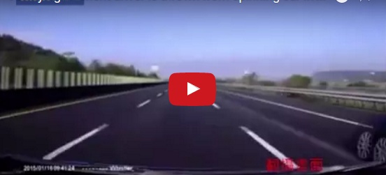 فيديو +18 - لحظة طيران السائق من سيارته في حادث مروّع