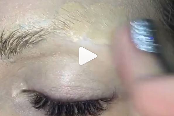 فيديو لإصلاح تاتو حاجب بالماكياج يشعل انستغرام