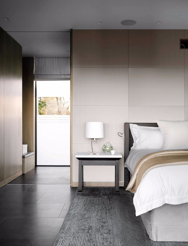 جانب من غرفة النوم الرئيسة