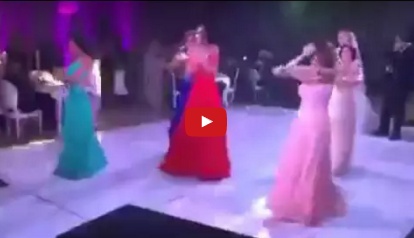 بالفيديو - رقص العروس وصديقاتها على الطبلة يشعل مواقع التواصل... هل أصبحت موضة؟