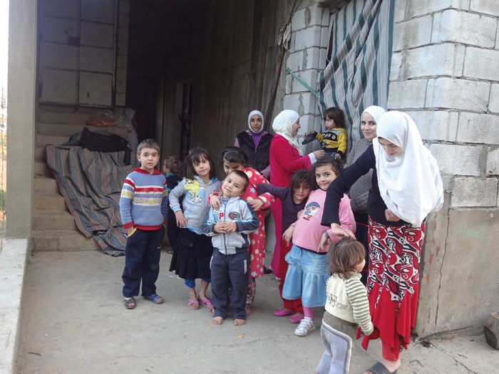 اللاجئات إلى لبنان يحترقن ما بين نار التهجير والظروف الاجتماعية الصعبة