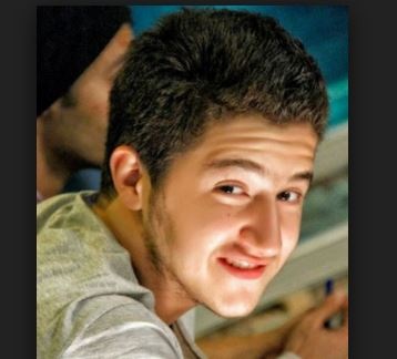 أحمد مالك ليس الوحيد.. نجوم في مأزق بسبب السياسة!