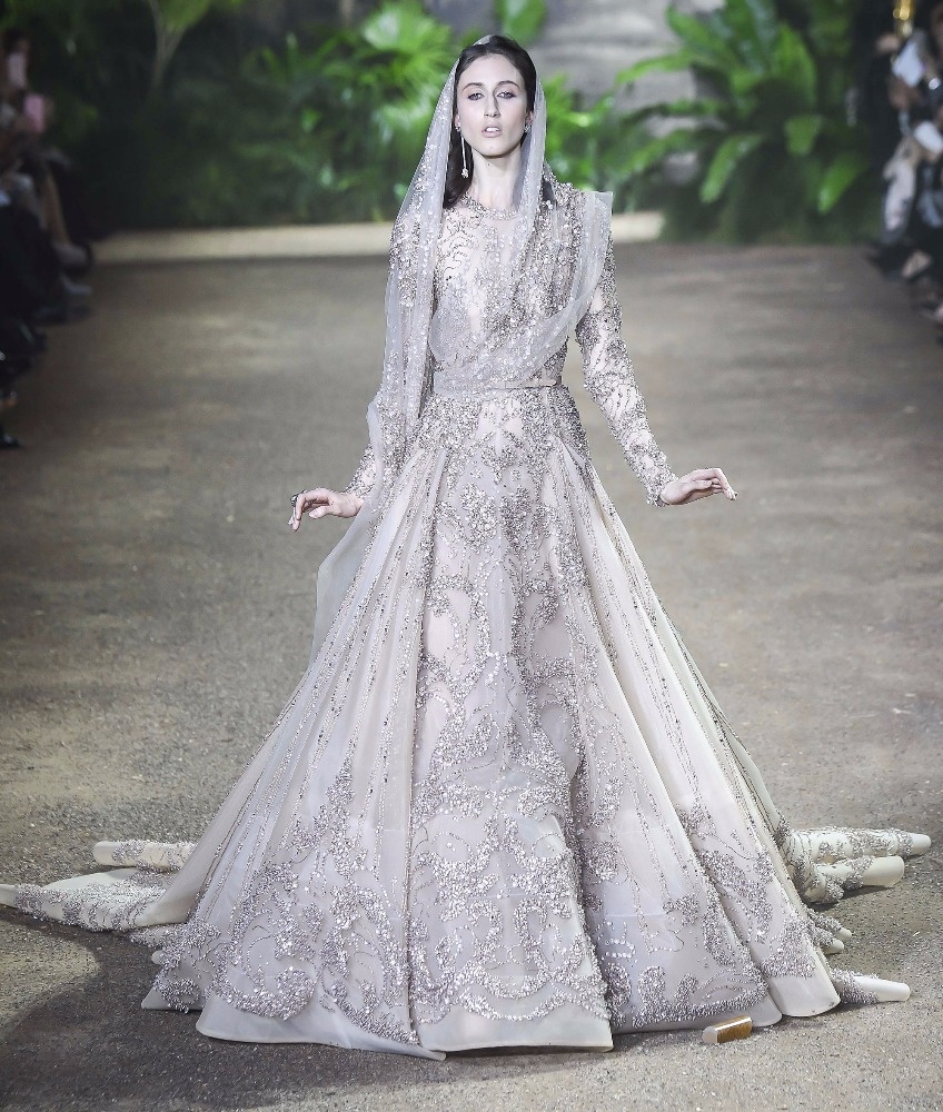 بالصور والفيديو شاهدوا العرض الكامل لمجموعة إيلي صعب من باريس