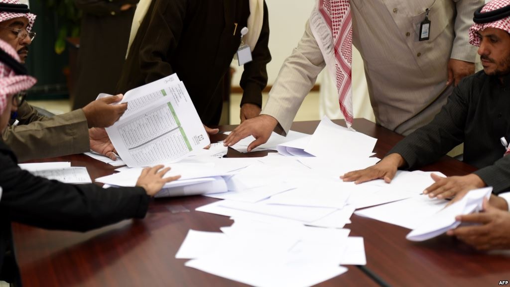 اللائحة تحسم الجدل: نساء المجالس البلدية في قاعات مستقلة