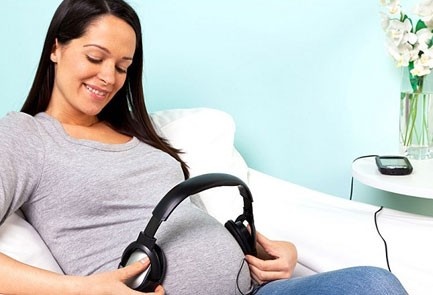 هل تؤثّر الموسيقى على الجنين؟ إليكم الحقيقة