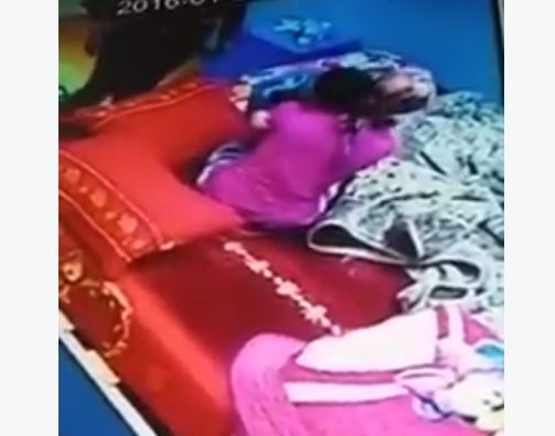 فيديو خطير – مصرية توثق ضرب خادمة لطفلها.. ماذا فعلت؟
