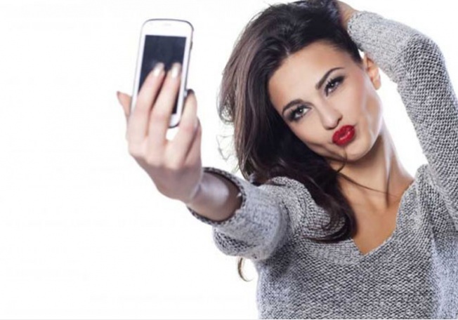 لعشاق التصوير.. 3 خدع بسيطة لتبدوا أجمل