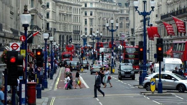 2400 دولار شهريًا لكل مواطن... إذا كان يعمل أم لا!!