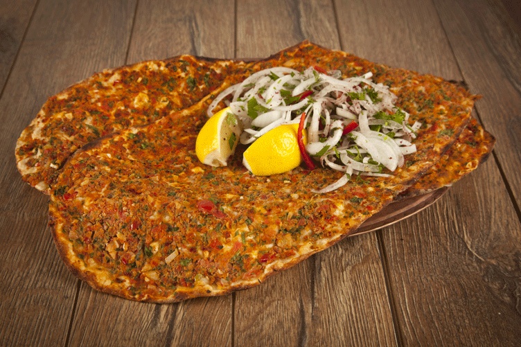 اللحمة بالعجين