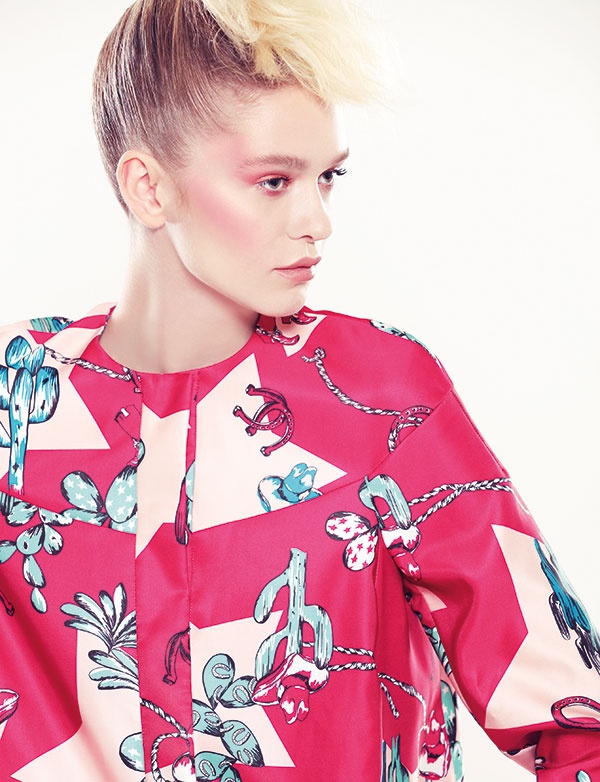 معطف من الحرير المطبع من
 M de Missoni.
