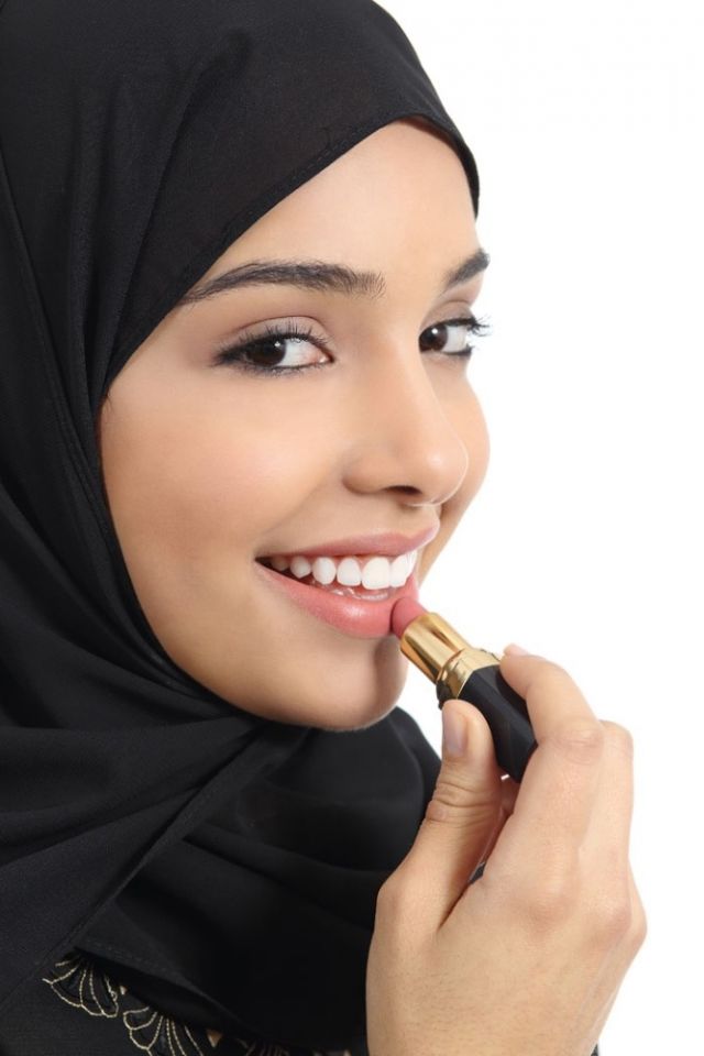 السعوديات الأكثر إنفاقاً على مستحضرات التجميل قيمة واردات السعودية من مستحضرات التجميل تجاوزت 2.3 مليار ريال في 2015