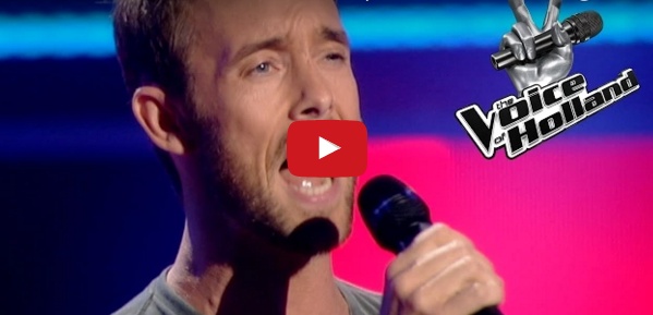 بالفيديو - مشترك The Voice يدفع جميع الحكام للإستدارة بعد غناء 4 كلمات فقط... استمعوا إليه