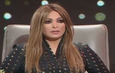 بالفيديو - مشاجرة بين نضال أحمدية وأمل حجازي على الهواء وتراشق بالتفاح!