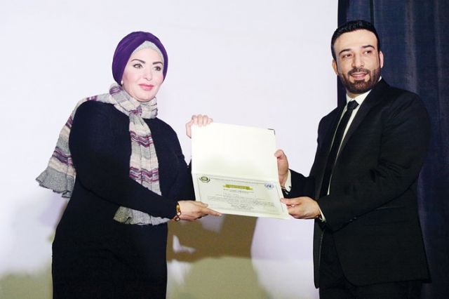 صابرين لحظة تكريمها
