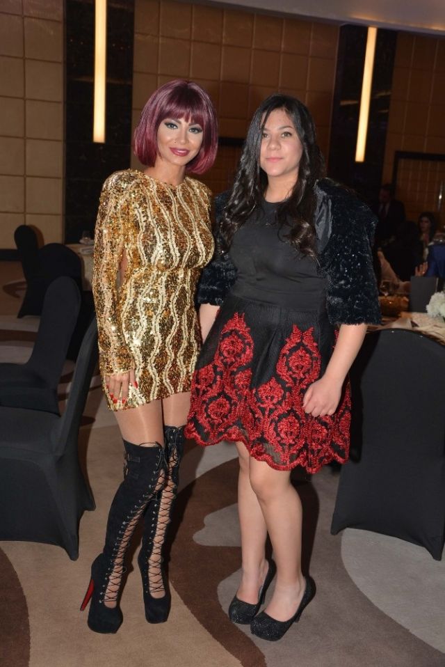 بالصور- دوللي شاهين ترتدي فستاناُ مثيراً فهل يحمل رسالة إلى نقابة الموسيقيين في مصر؟