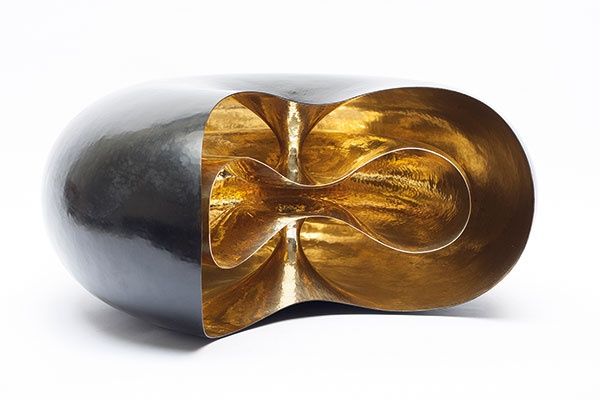 نموذج من المبتكرات الحرفية المصاغة من المعدن بتقنيات حديثة
