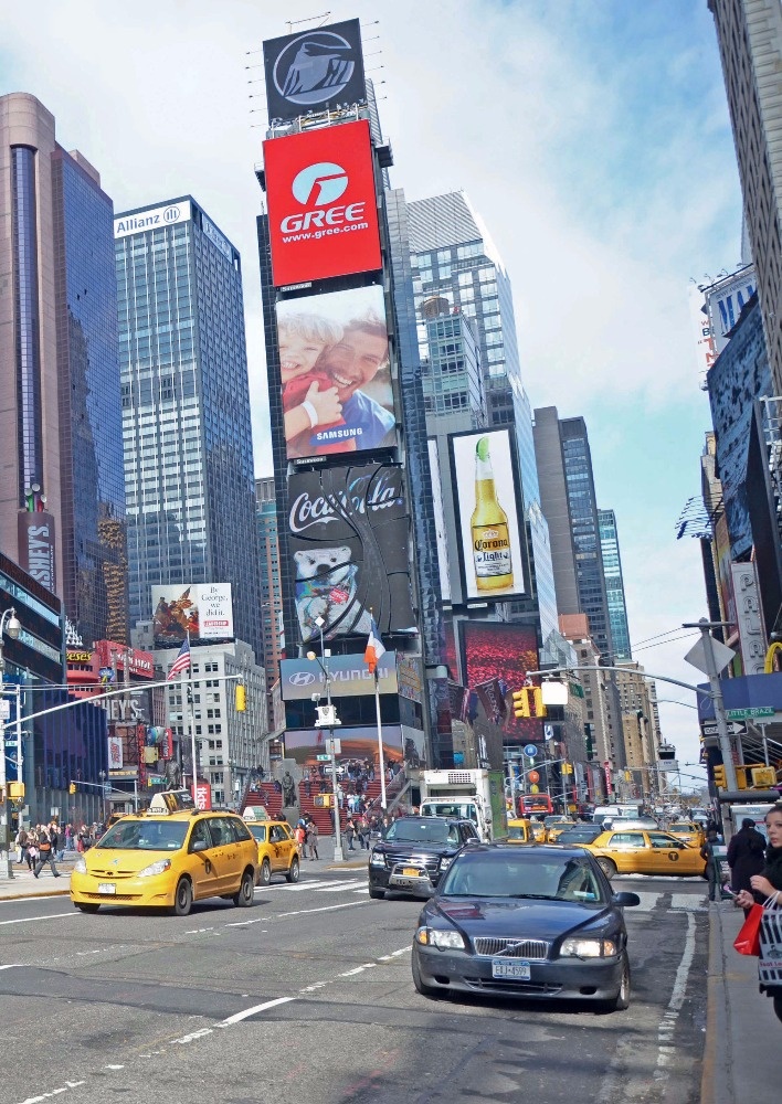 جولي في عوالم 
هوليوود الرومانسية