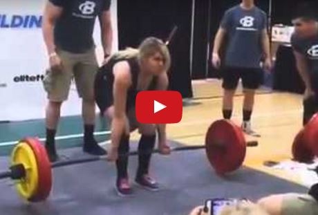 بالفيديو- رياضية تتعرض لموقف محرج!! شاهدوا كيف تصرّف الحكام