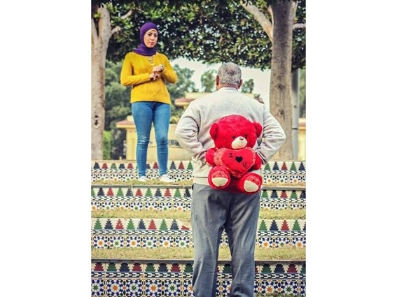 بالصور- جلسة تصوير خاصة بيوم الحب تشعل مواقع التواصل وتثير الجدل