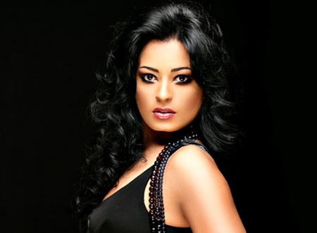 بعد مفاجأة ملكة جمال مصر...  لها ترصد: نجوم واجهوا السرطان