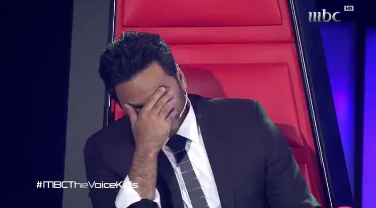 بالصور - تامر حسني يعاني بسبب كاظم الساهر ونانسي عجرم في The Voice Kids