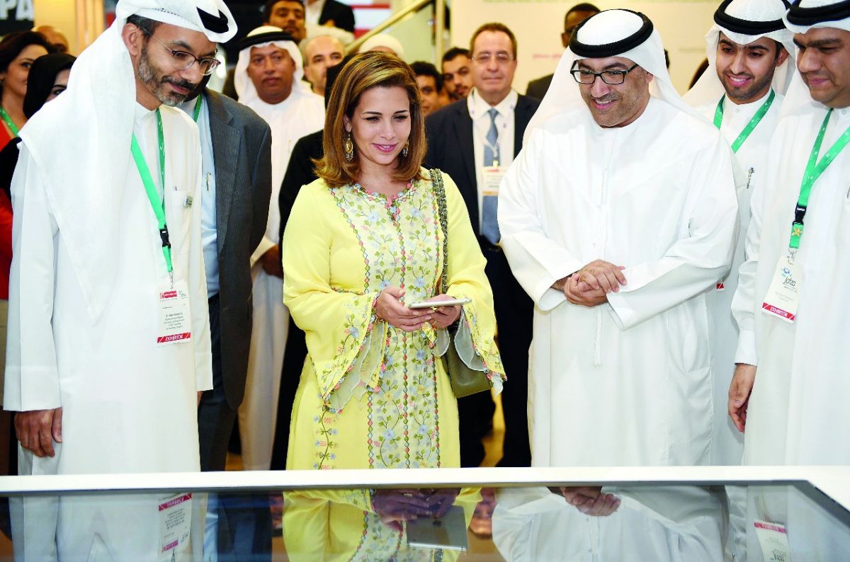 الأميرة هيا بنت الحسين تزور معرض الصحة العربي