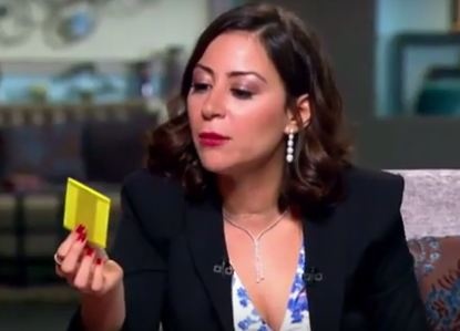 بالفيديو- منة شلبي تعترف: والدتي وجدت حشرات في رأسي