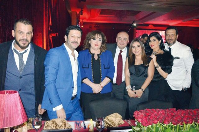 ماجد المصري وزوجته وعلاء الكحكي ونهال عنبر ومنذر رياحنة
