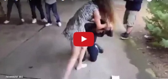 فيديو غريب - شاهدوا فتاة تبرح شاباً ضرباً وتهرب من فتاة أخرى!