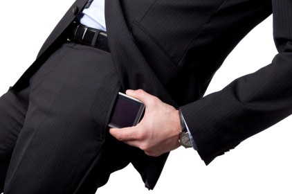 تحذير.. الهاتف النقال قد يؤثر على رجولتك وخصوبتك