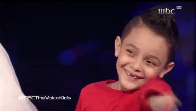 بالصورة - شاهدوا حزن أحمد السيسي في الطائرة خلال رحلة العودة إلى مصر