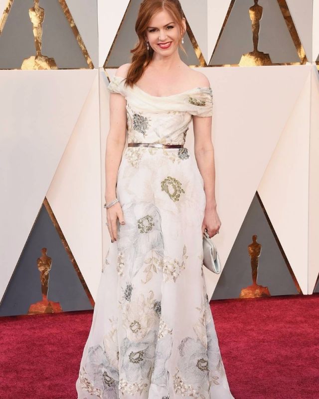 Isla Fisher in Marchesa