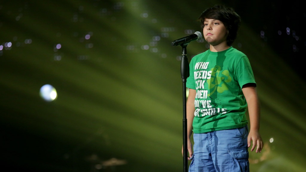 بالفيديو – غدي بشارة يغني 