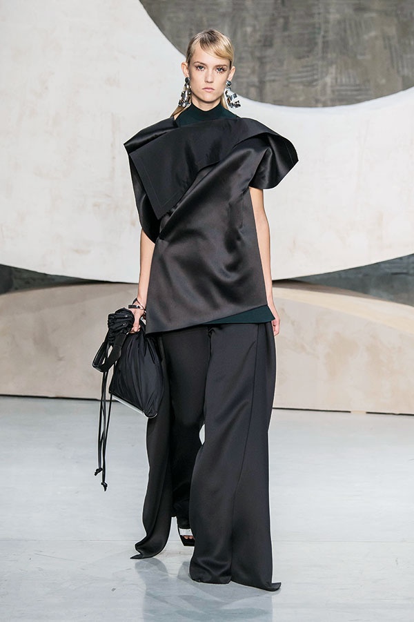 إليكِ 9 إطلالات تمنحك سحراً عصرياً لا يقاوم