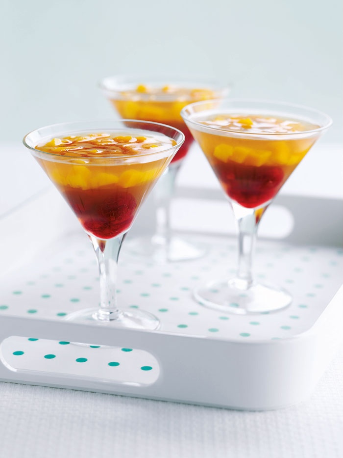 الشاي الأخضر مع المانجا والتوت