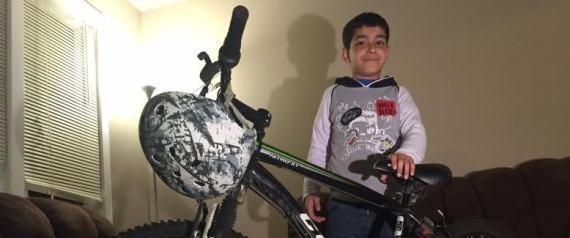 بالصور - زوجان يتبرعان بدراجة طفلهما الميت للاجئ سوري.. إليكم القصة!