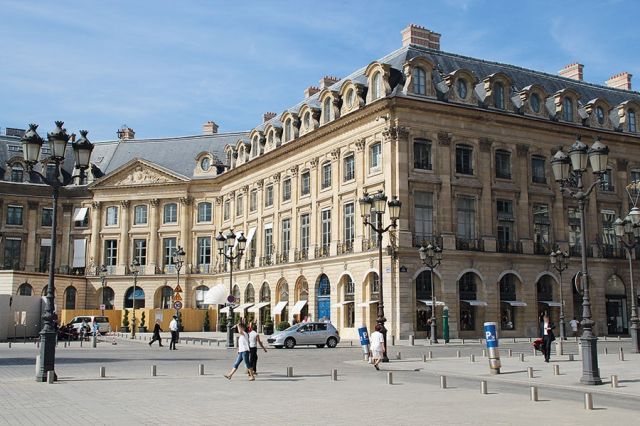 بين سومور وباريس نُسجت حكاية كوكو شانيل