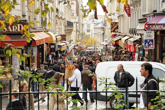 بين سومور وباريس نُسجت حكاية كوكو شانيل