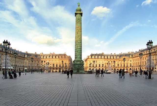 بين سومور وباريس نُسجت حكاية كوكو شانيل