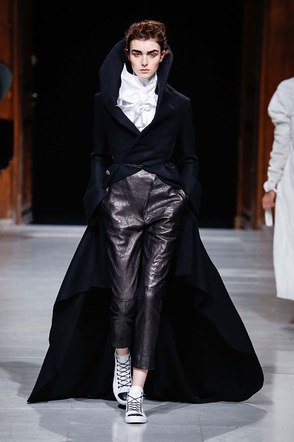 عرض Aganovich لخريف وشتاء 2016/2017