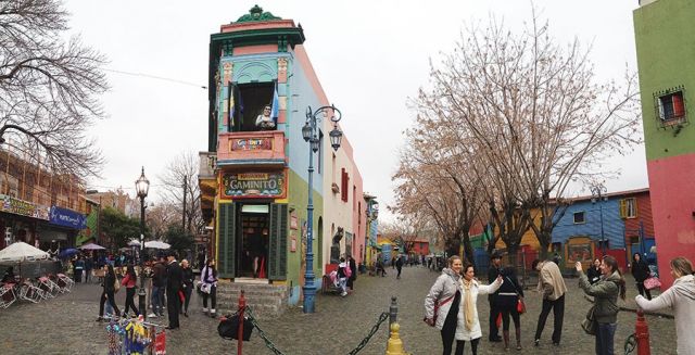 بين جونين وبوينس آيرس وُلدت إيفا بيرون المناضلة