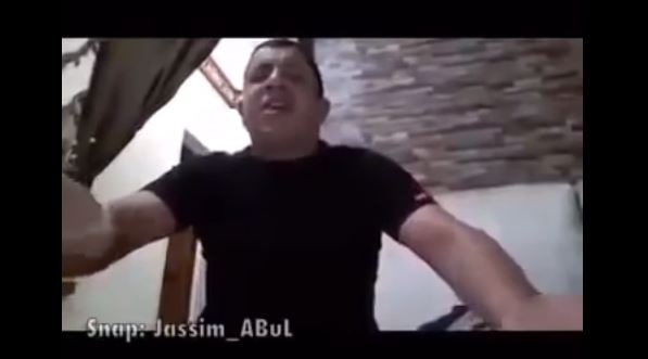 فيديو  طريف - مصري يعلم صديقه اللهجة السعودية بطريقة مميزة!