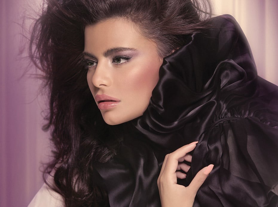 لإحياء البشرة السمراء... ما سر البودرة البرونزية؟!